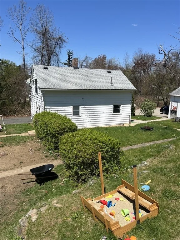 Photo of 69 Ross Ave