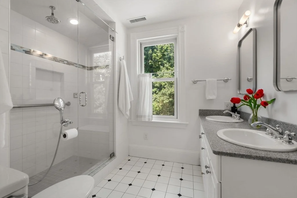 Photo of 302 Concord Road