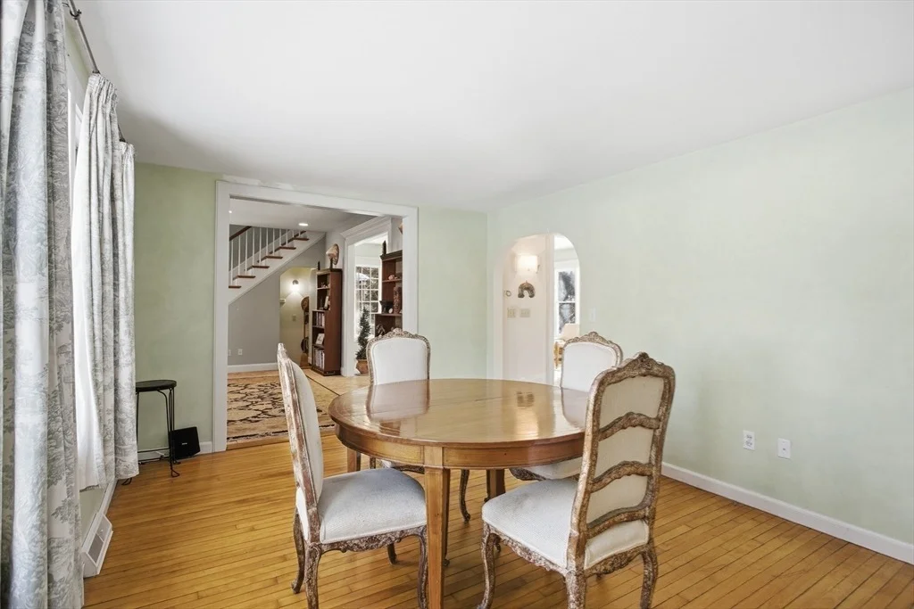 Photo of 414 Great Road