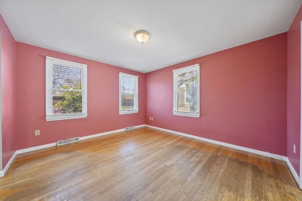 Photo of 75 Erica Dr