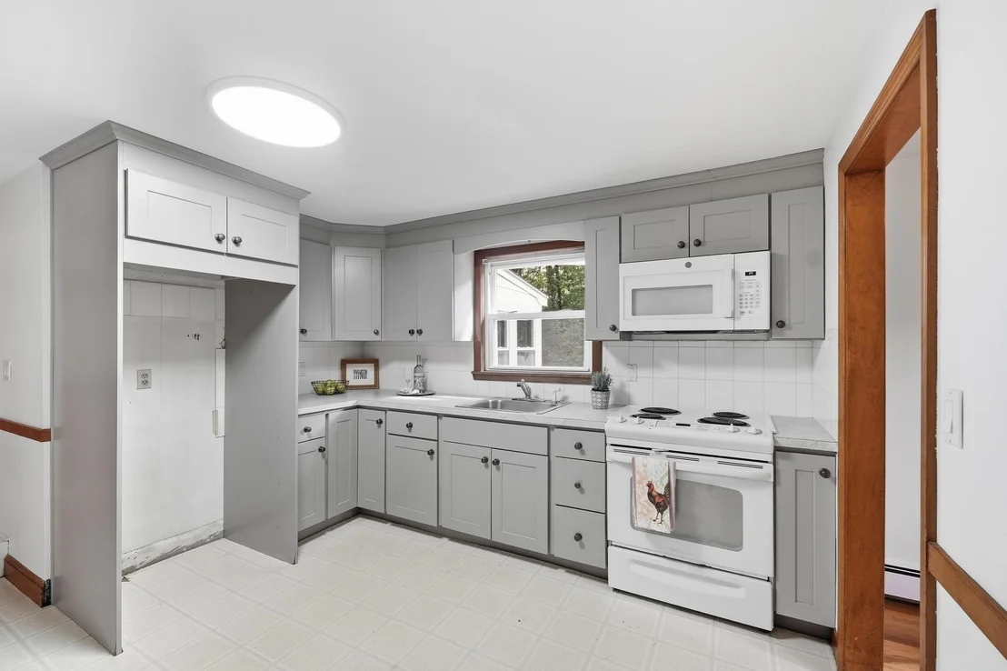 Photo of 32 Dividence Rd
