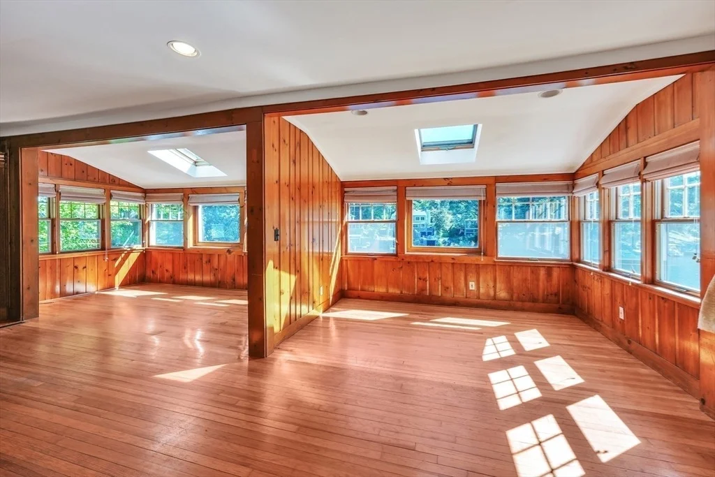 Photo of 210 Barton Rd