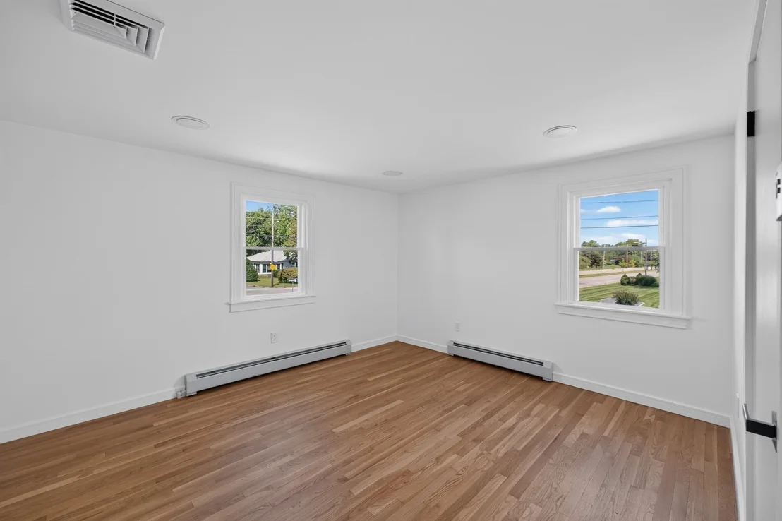 Photo of 585 N Eastern Ave
