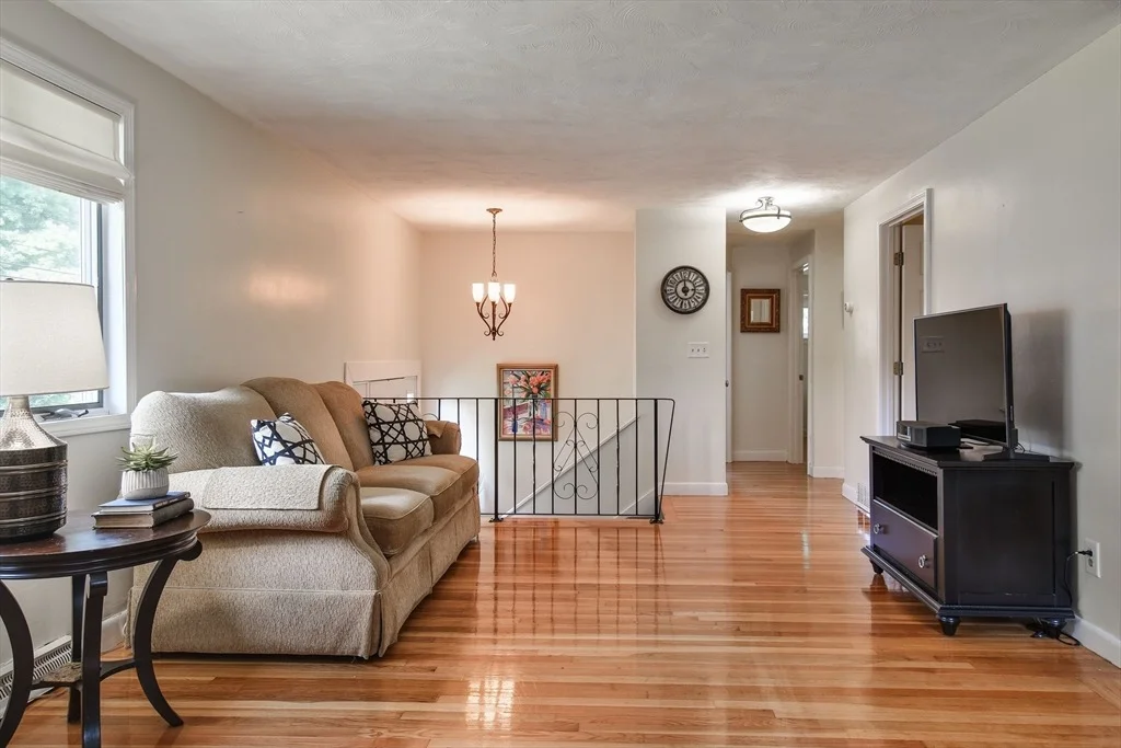 Photo of 24 Upper Joclyn Ave