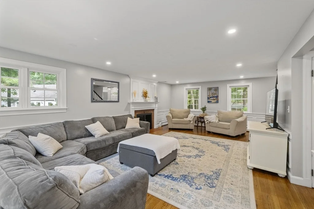 Photo of 595 Forest St