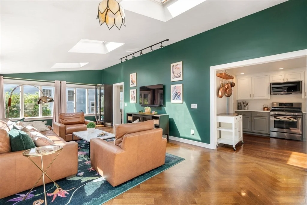 Photo of 52 Beaufort Ave