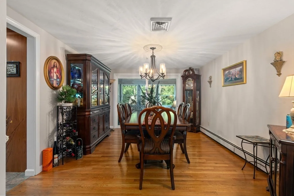 Photo of 16 Burbank Lane