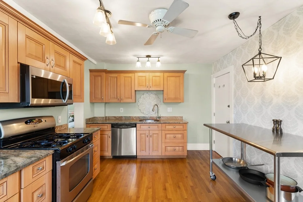Photo of Unit 3 at 2 Pine St