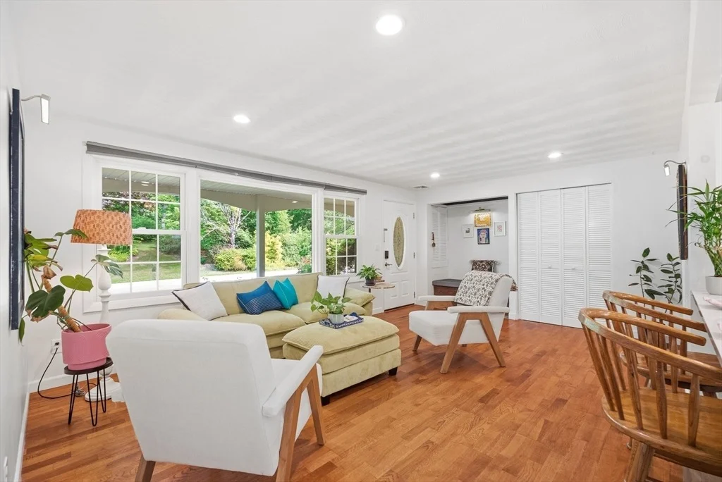 Photo of 38 Ruthellen Rd