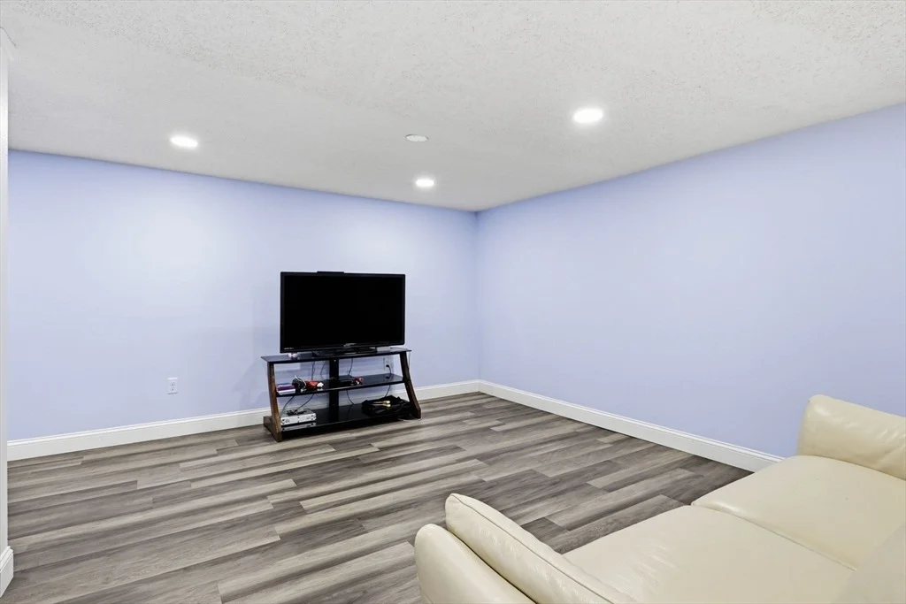 Photo of 20 Raymond Cir
