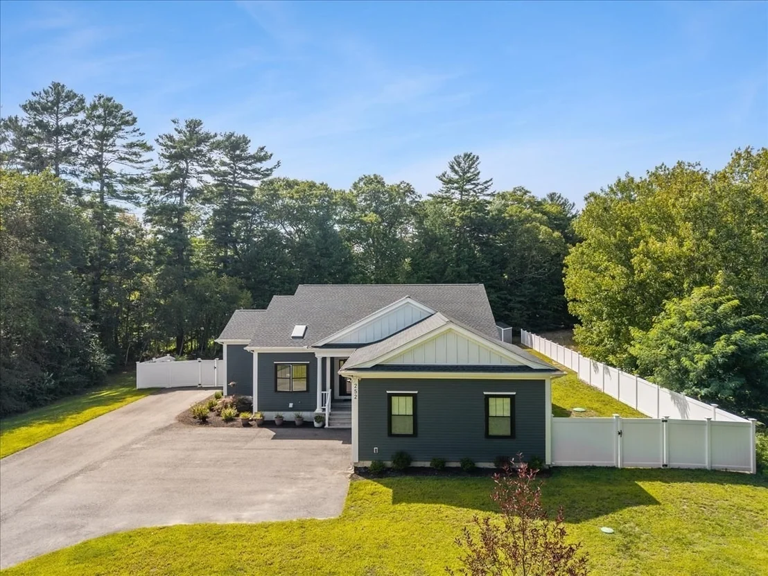 Photo of 252 Scadding St