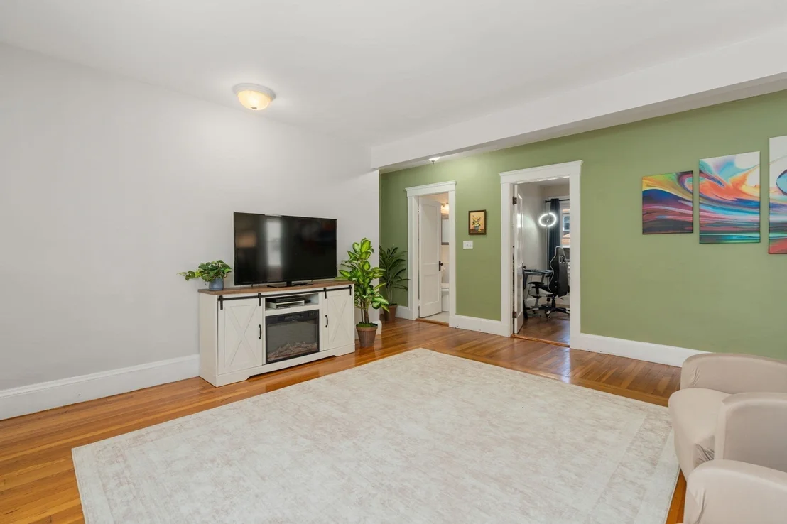 Photo of Unit 1 at 37 Everett St