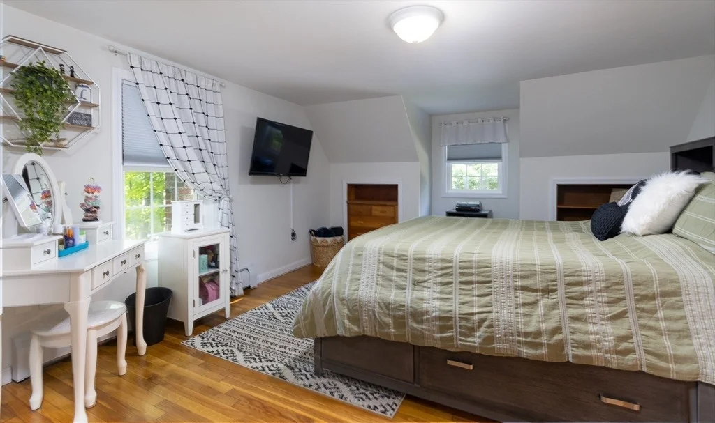 Photo of 114 Burbank Ave