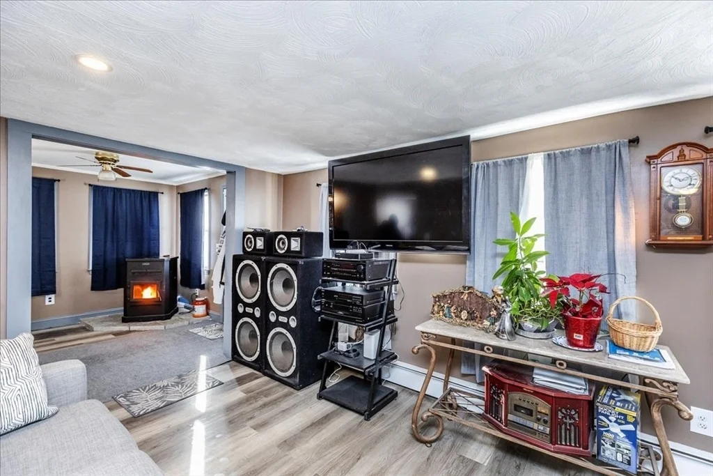 Photo of 13 Deering Ave