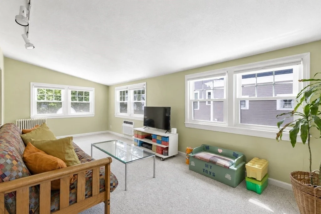 Photo of 42 Hawthorn Ave