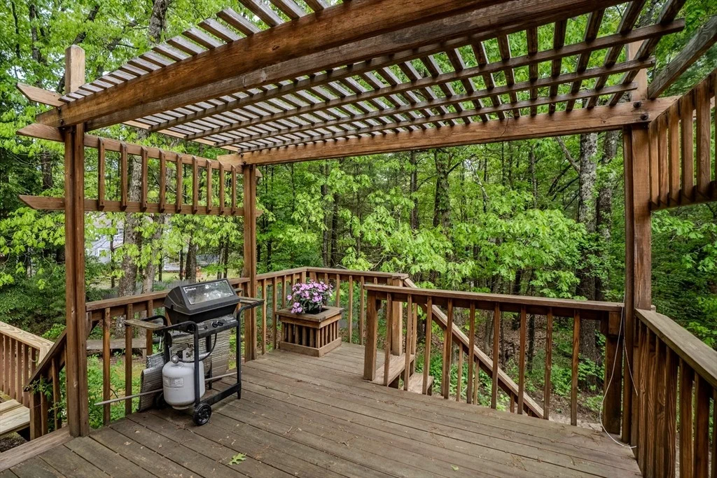Photo of 102 Larkspur Dr