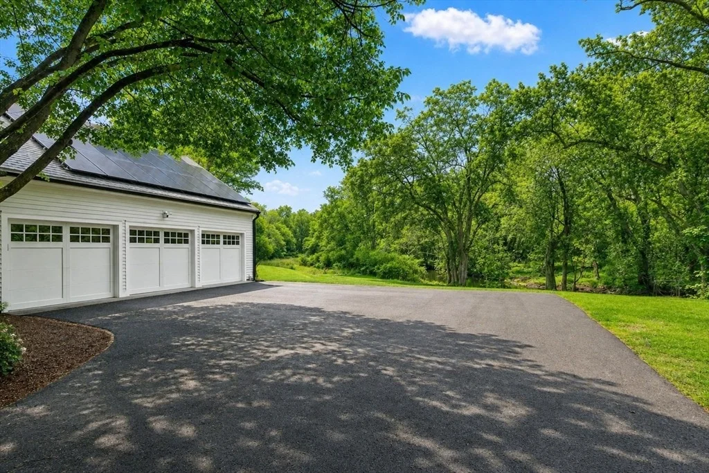 Photo of 127 Lee Dr