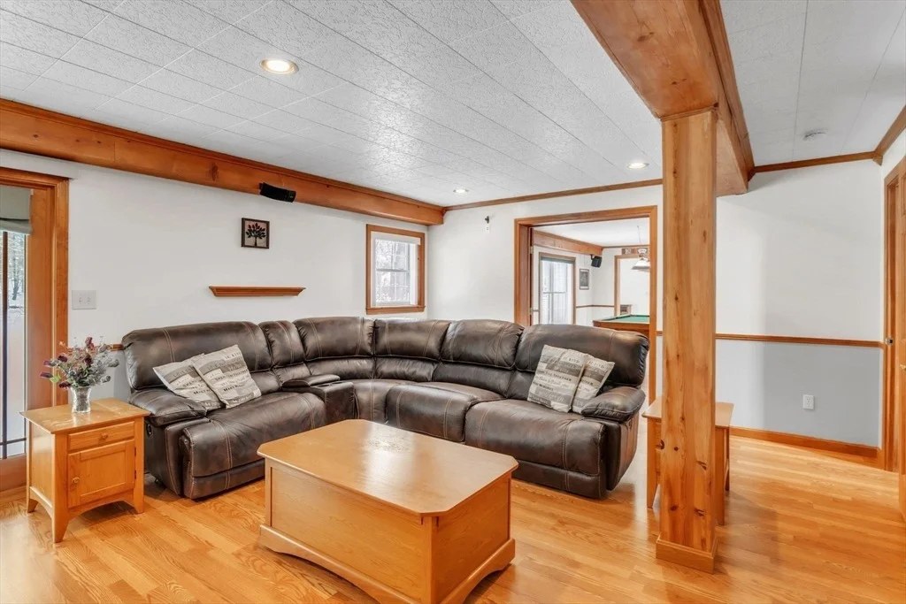 Photo of 11 Crystal Dr