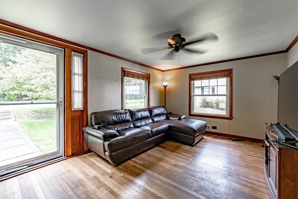 Photo of 187 Leyden Rd