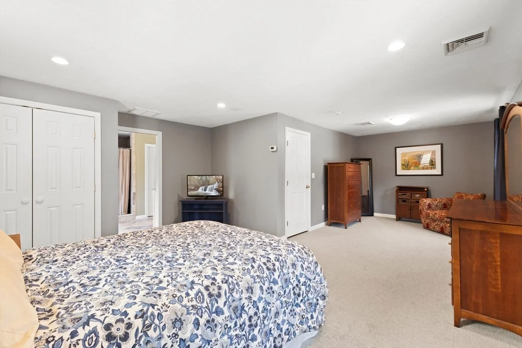 Photo of 40 Tabway Ln