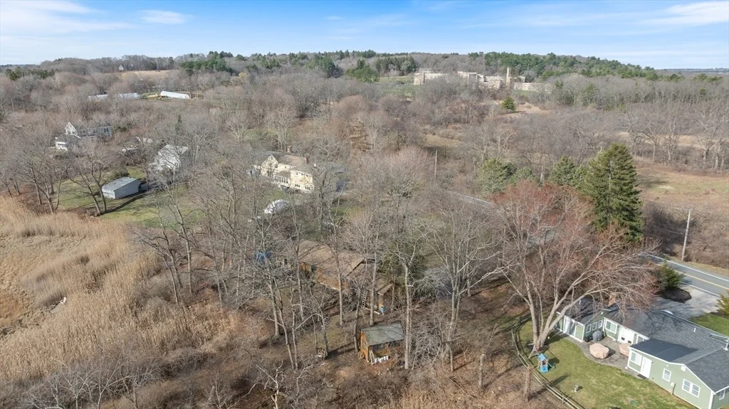 Photo of 33 Jeffreys Neck Rd