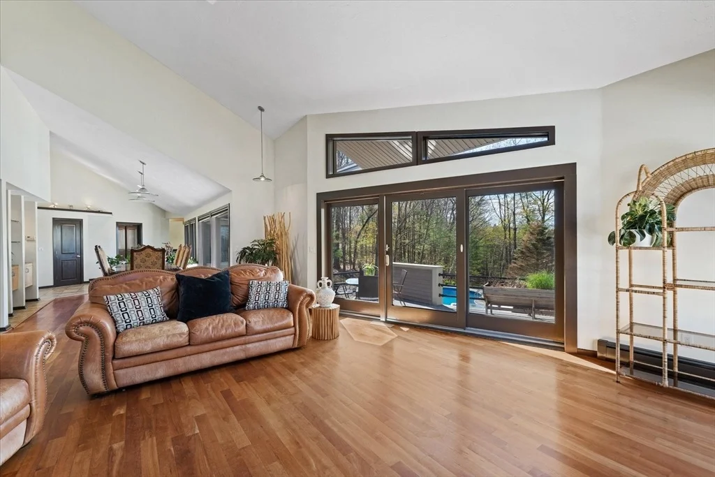 Photo of 35 Hickory Dr