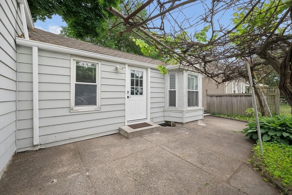 Photo of 370 Pleasant St