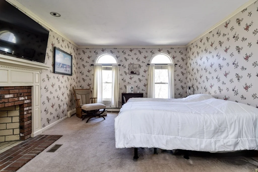 Photo of 128 Upton Rd