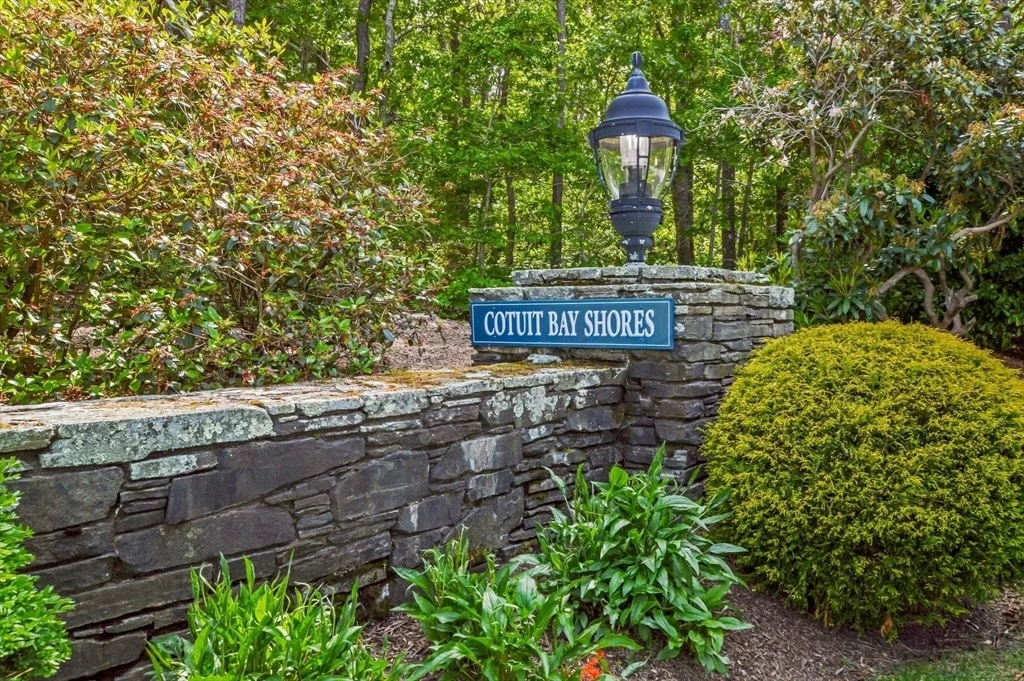 Photo of 290 Cotuit Bay Dr