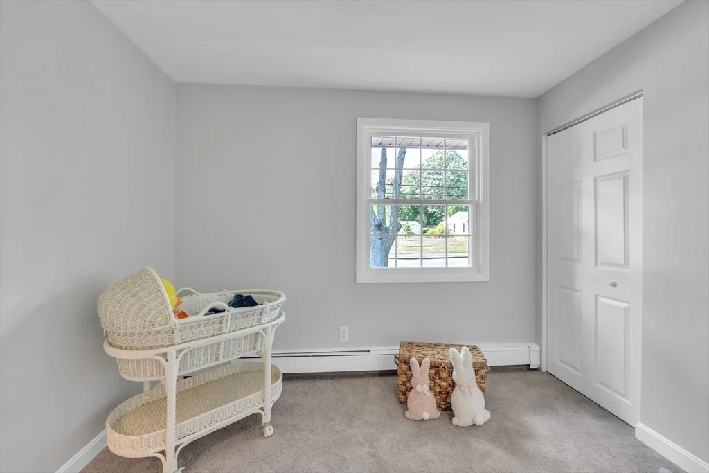 Photo of 33 Ruthellen Rd