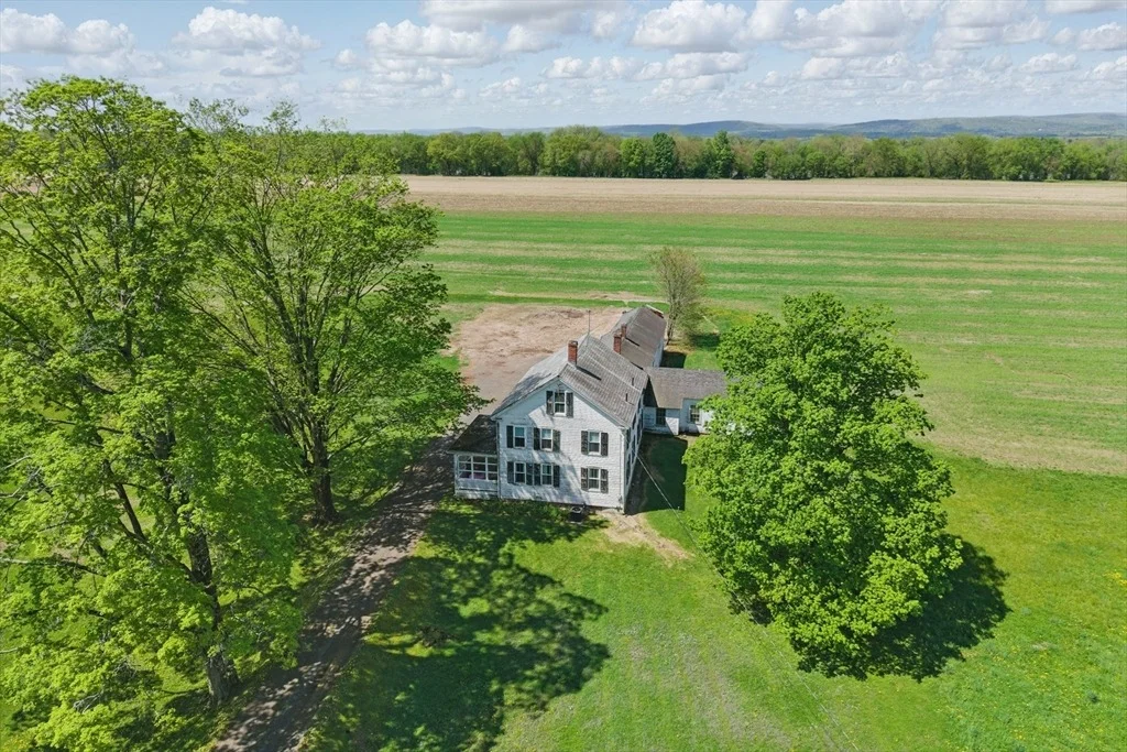 Photo of 394 River Dr