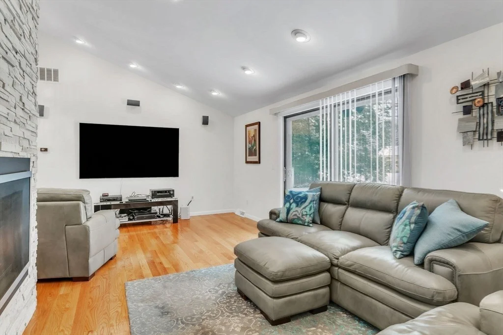 Photo of 292 Pinewood Dr