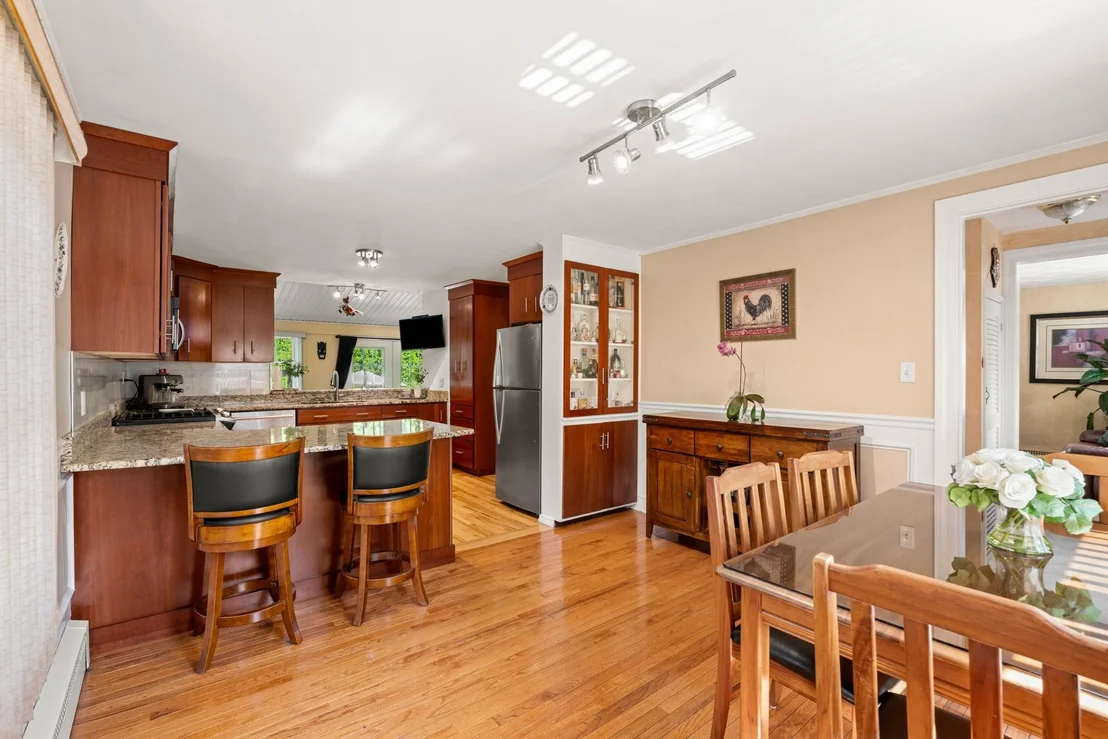 Photo of 52 Thornton Ave