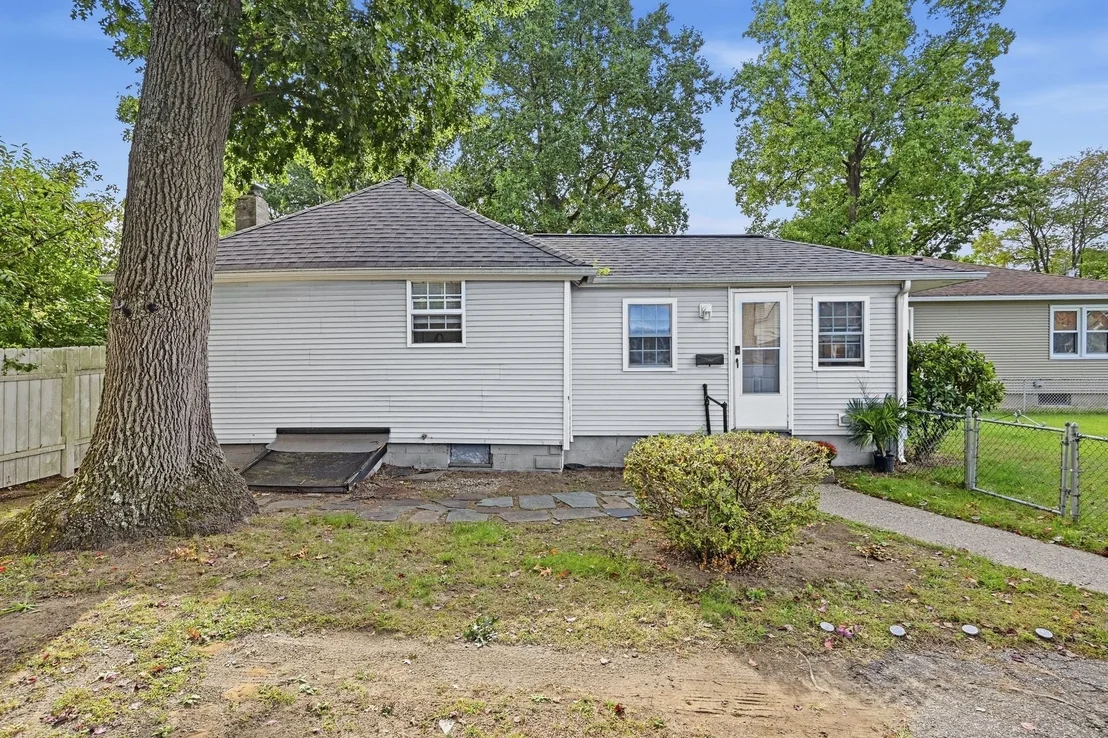 Photo of 215 Eddy St