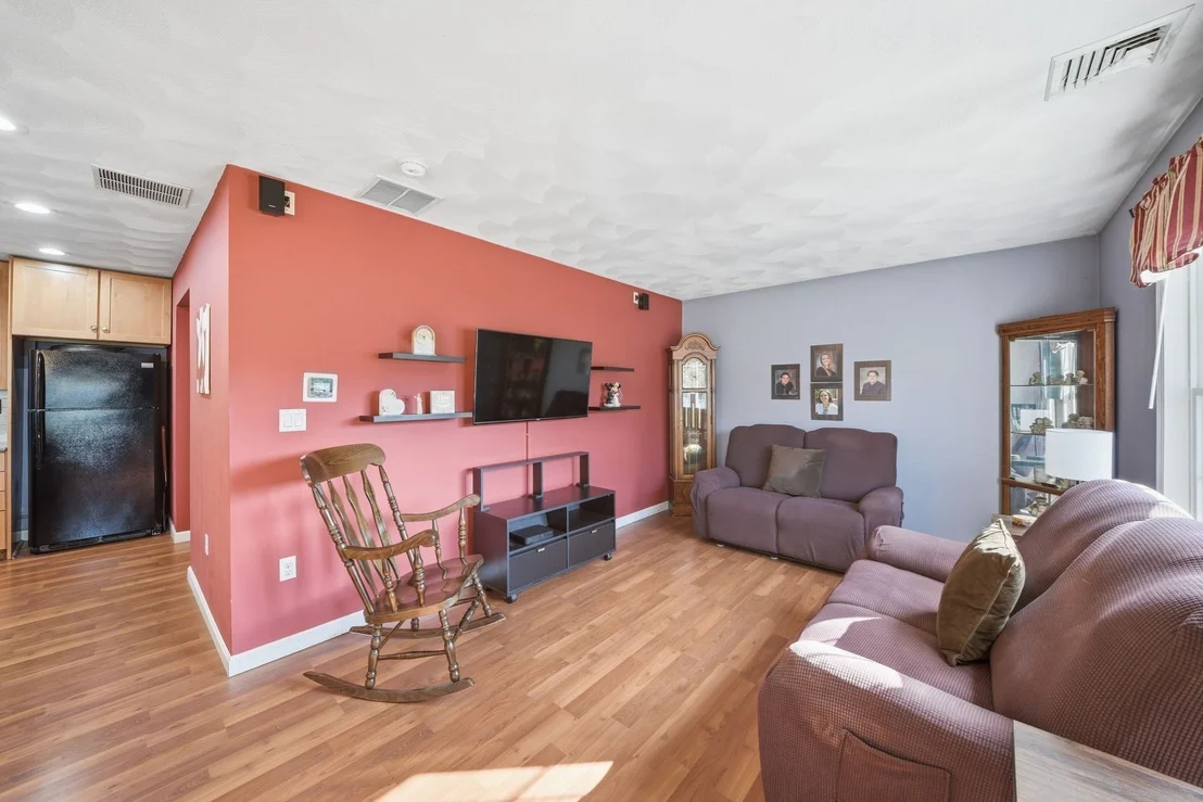 Photo of 39 Tomahawk Dr