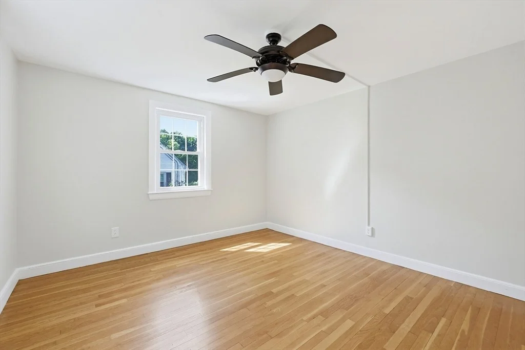 Photo of 4 Meadow Ln