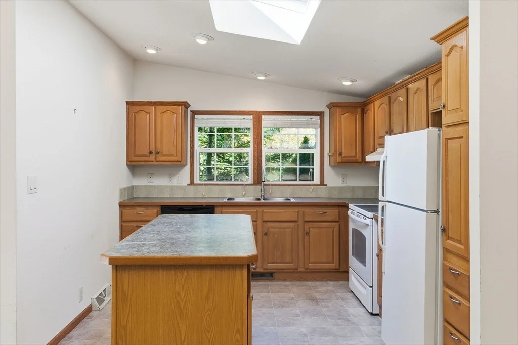 Photo of 15 Colonial Lane