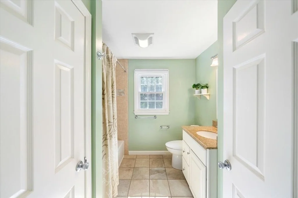 Photo of 9 Running Brook Cir