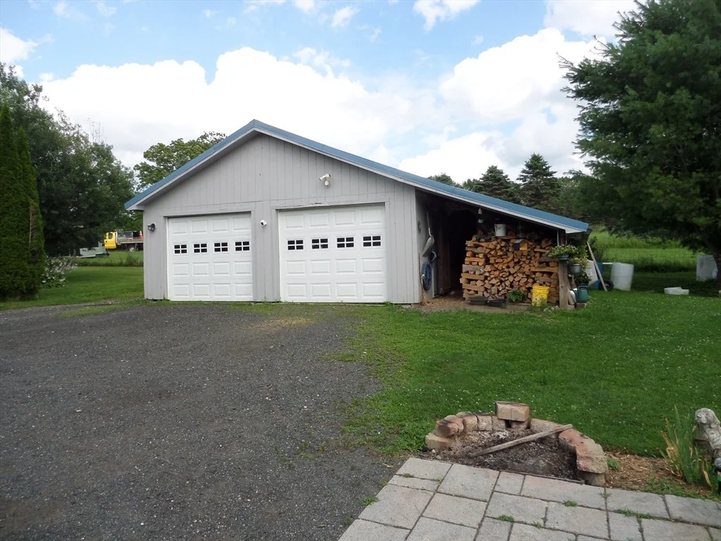 Photo of 527 Old Post Rd