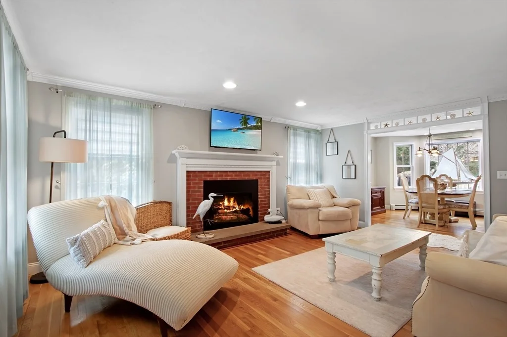 Photo of 842 Main St