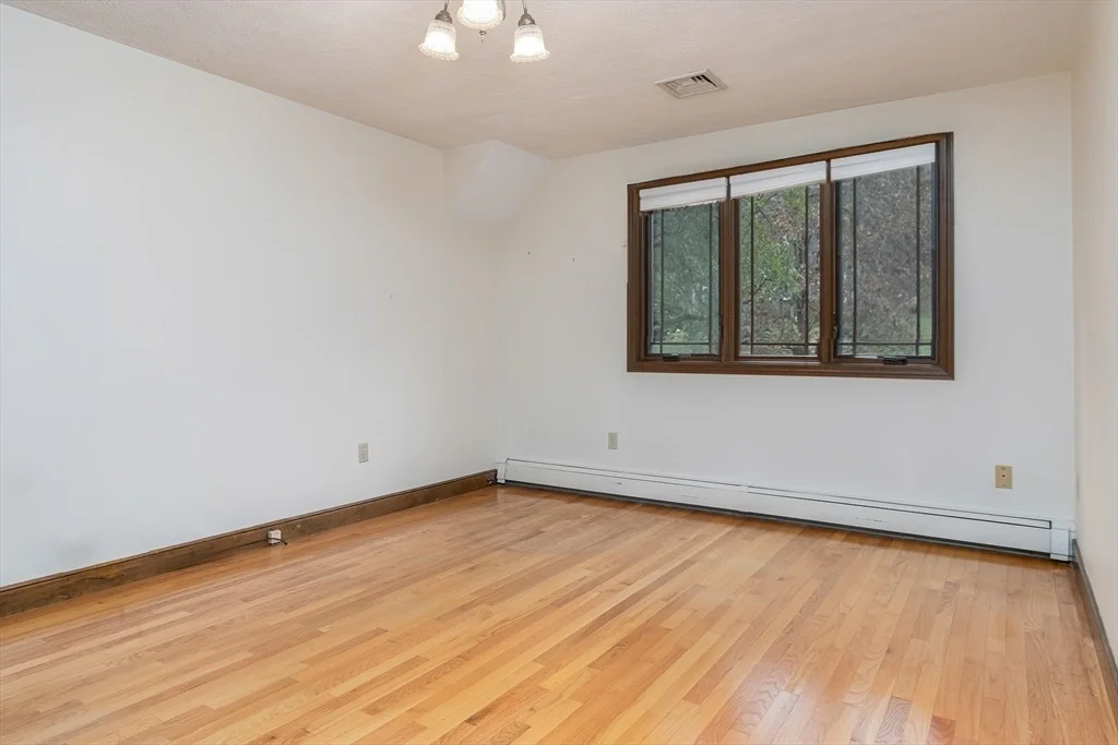 Photo of 21 Saddle Ln