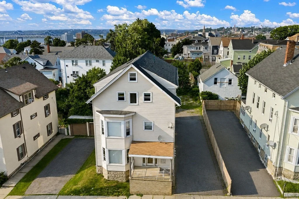 Photo of 998 Middle