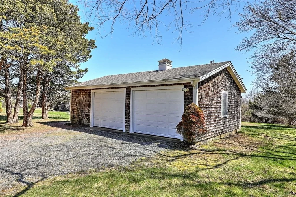 Photo of 1484 Drift Road