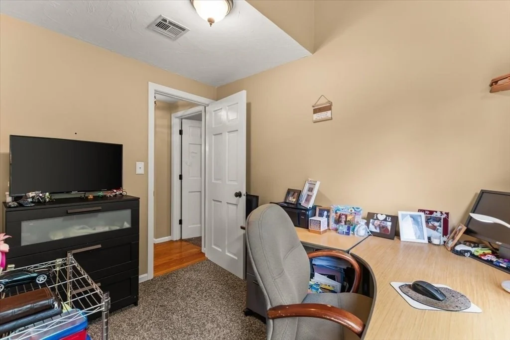 Photo of 15 Eileen Rd