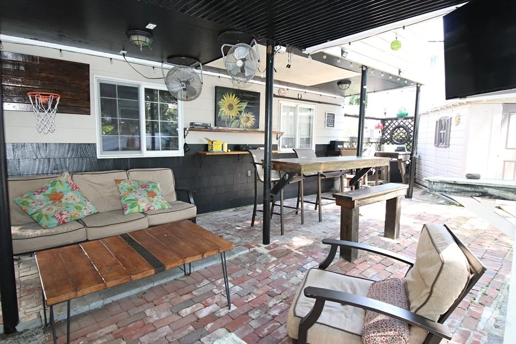 Photo of 1 Biscayne Ave.