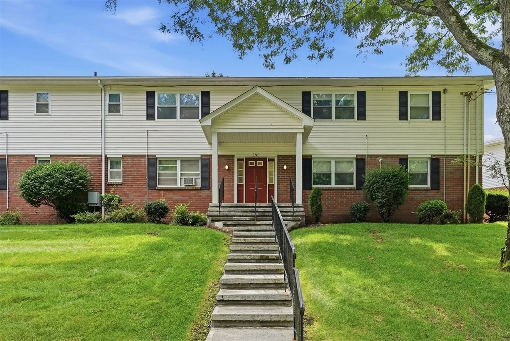 Photo of Unit D at 90 Colonial Circle