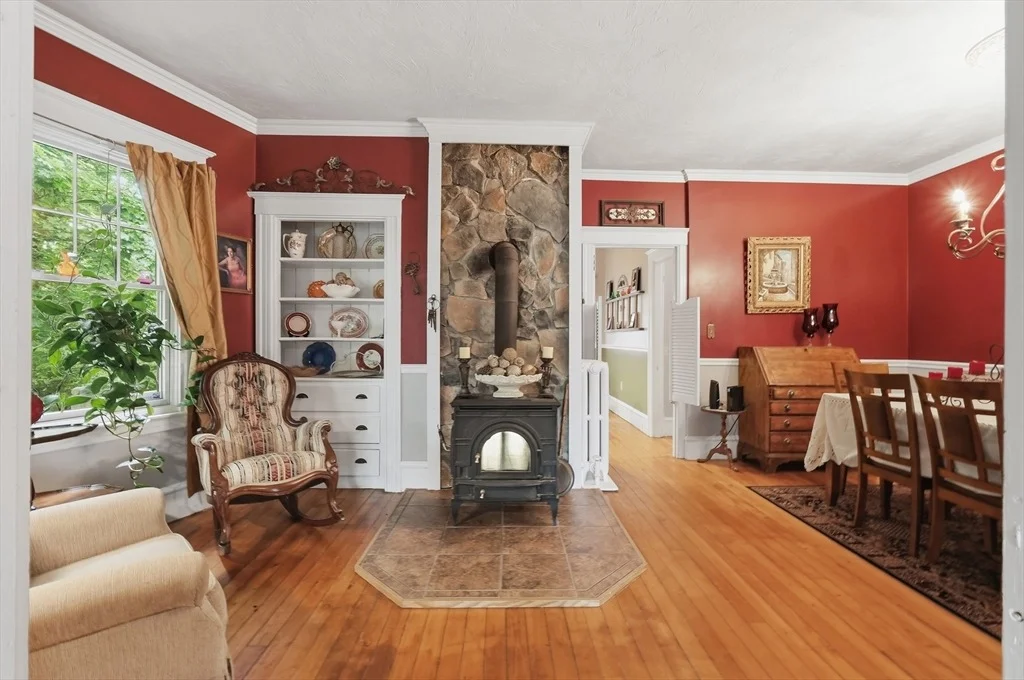 Photo of 602 Old County Rd