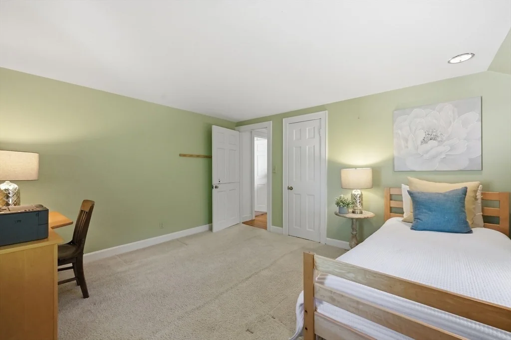 Photo of 77 Pleasantview Avenue