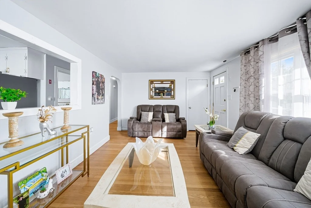 Photo of 20 Oakhill Dr