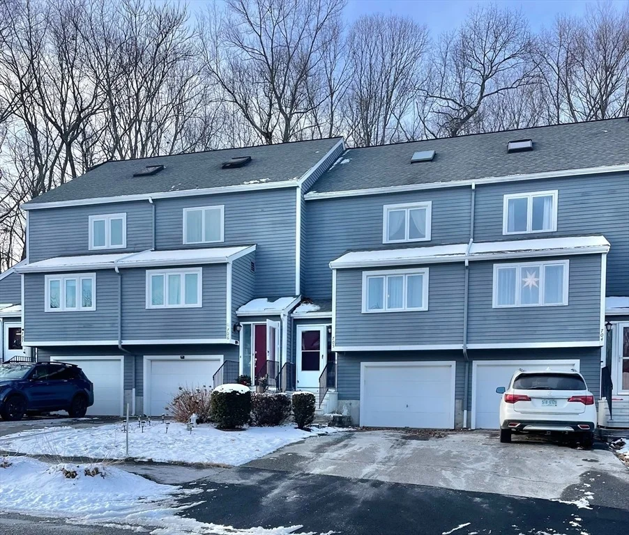 Photo of Unit 705 at 31 Blithewood Avenue